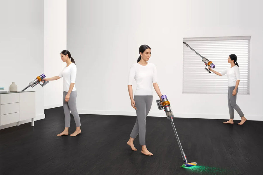 How does a Dyson vacuum cleaner work ?
